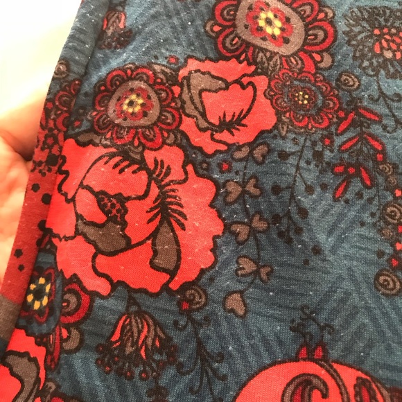 LuLaRoe Irma tunic - Picture 2 of 4